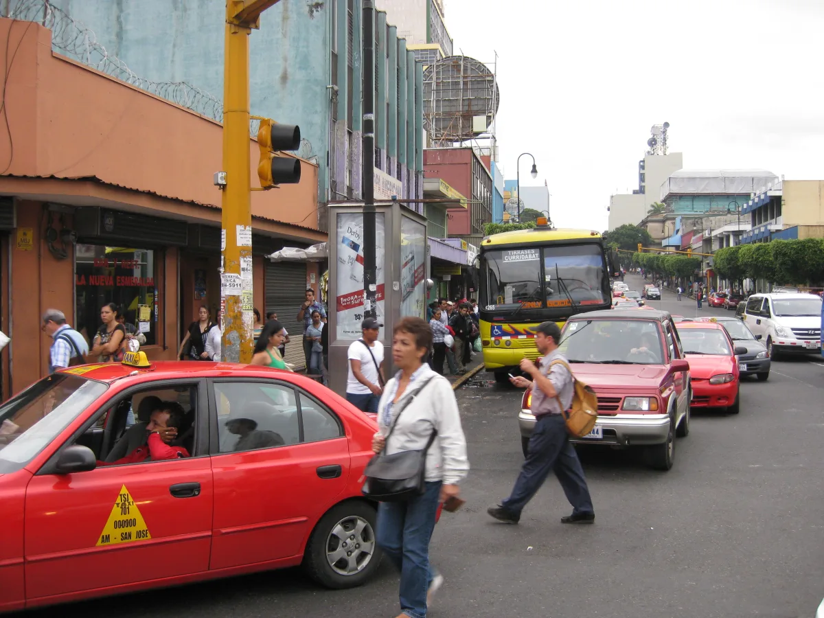 an everyday street scene in San Jose, Costa Rica
